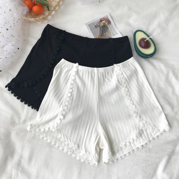 Pantaloni scurți casual de damă în alb și negru