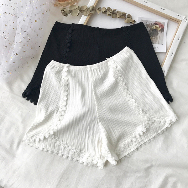 Pantaloni scurți casual de damă în alb și negru