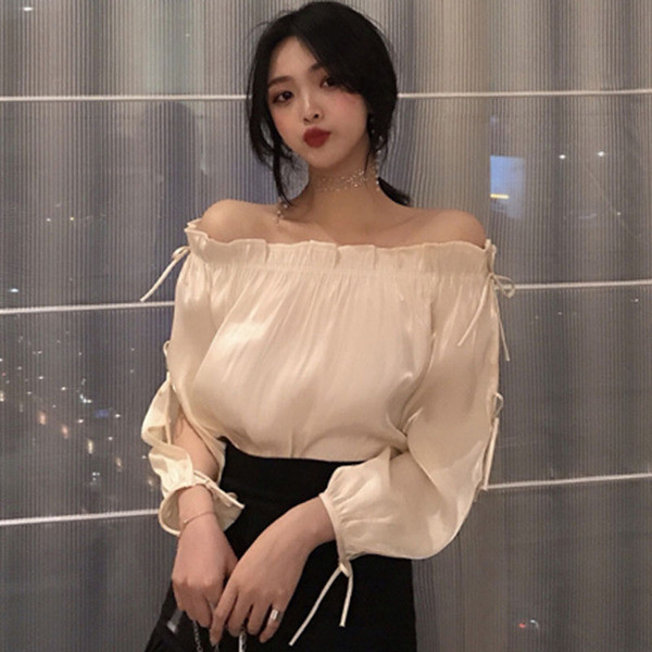 Bluză de damă elegantă cu umerii goi, în alb și crem