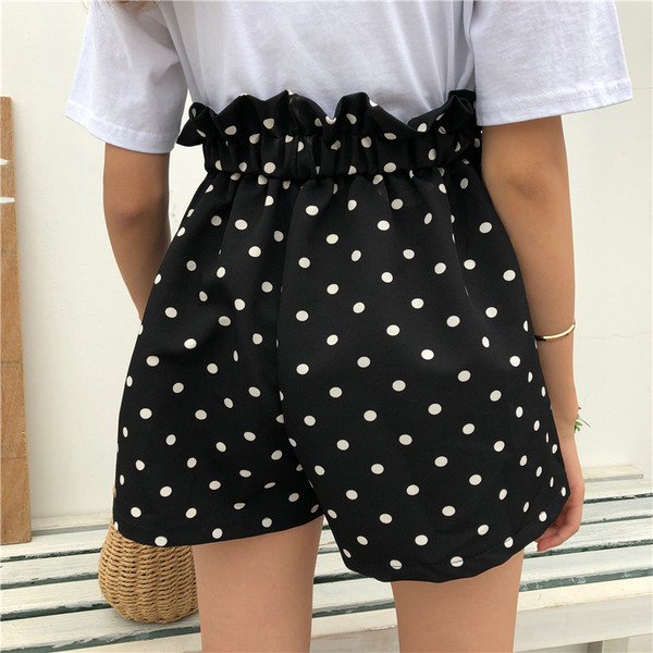 Női rövidnadrág magas derékkal, fekete megkötővel