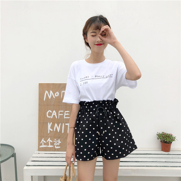 Női rövidnadrág magas derékkal, fekete megkötővel