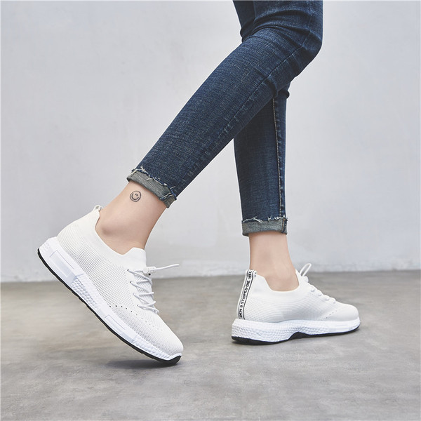 Adidași sport de damă în alb, roz și negru