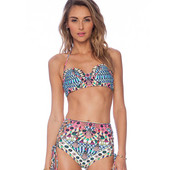 Modern fürdőruha magas derekú nadrággal