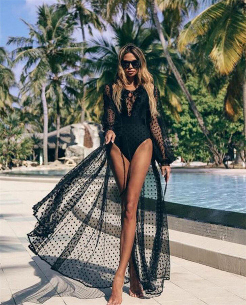 Divatos fekete-fehér fürdőruha