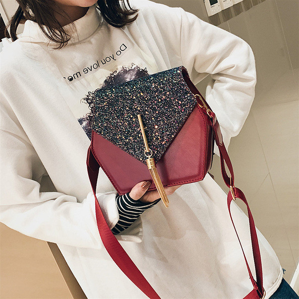 Stílusos női táska több színben 3D fém elemekkel és hosszú fogantyúval