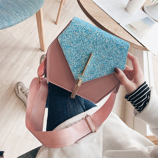 Stílusos női táska több színben 3D fém elemekkel és hosszú fogantyúval