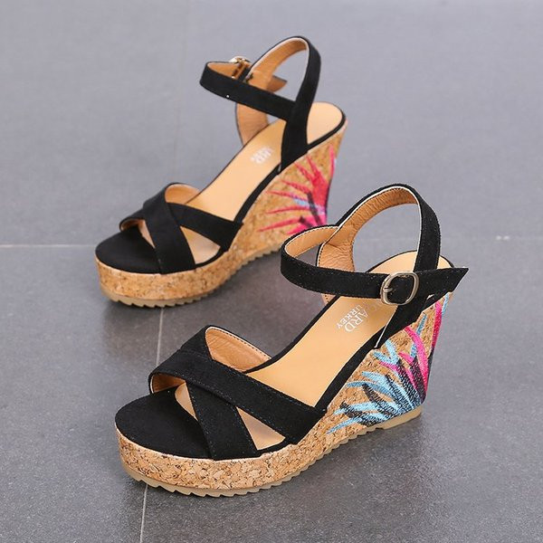 Sandale de dama moderne cu talpa inalta in trei culori