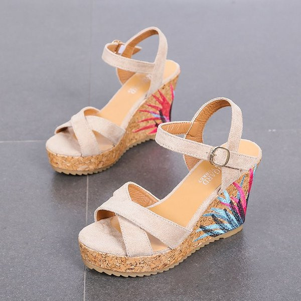 Sandale de dama moderne cu talpa inalta in trei culori