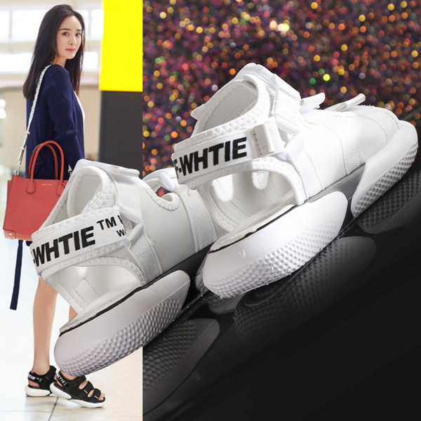 Alkalmi női szandál fekete, fehér és rózsaszín színben