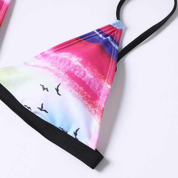 Modern kétrészes női fürdőruha színes mintával