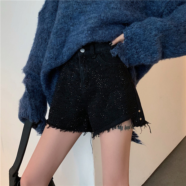 Blugi scurti de dama la moda in negru cu talie inalta si pietre