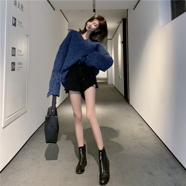 Blugi scurti de dama la moda in negru cu talie inalta si pietre