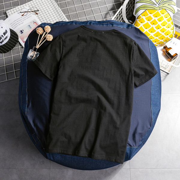 Tricou modern pentru bărbați cu inscripții alb-negru