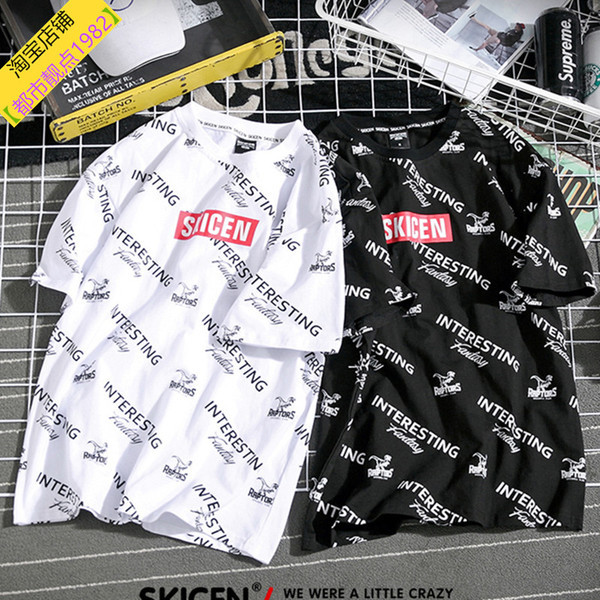 Alkalmi férfi póló fekete-fehér feliratokkal