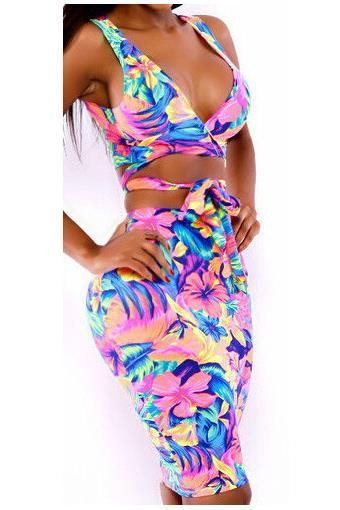 Aktuális női kétrészes szett virágmotívummal