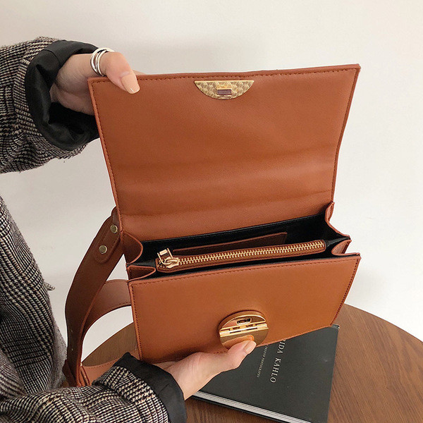 Női táska állítható fogantyúval