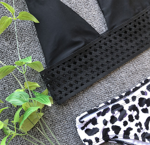 Costum de baie modern pentru femei din două piese cu model leopard în alb-negru