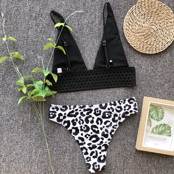 Costum de baie modern pentru femei din două piese cu model leopard în alb-negru