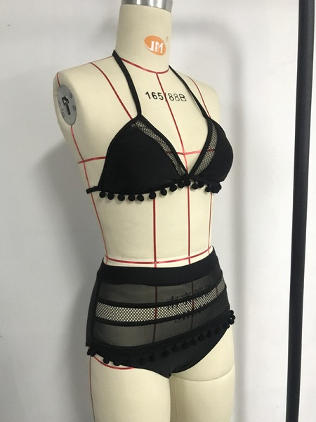 Стилен дамски бански от две части с висока талия в черен цвят