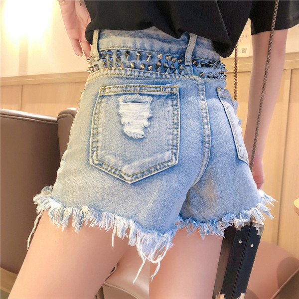 Modern női rövid farmer, magas derékkal, szakadt motívumokkal