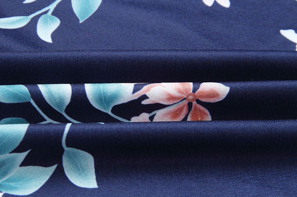 Stílusos női ruha virágos motívumokkal