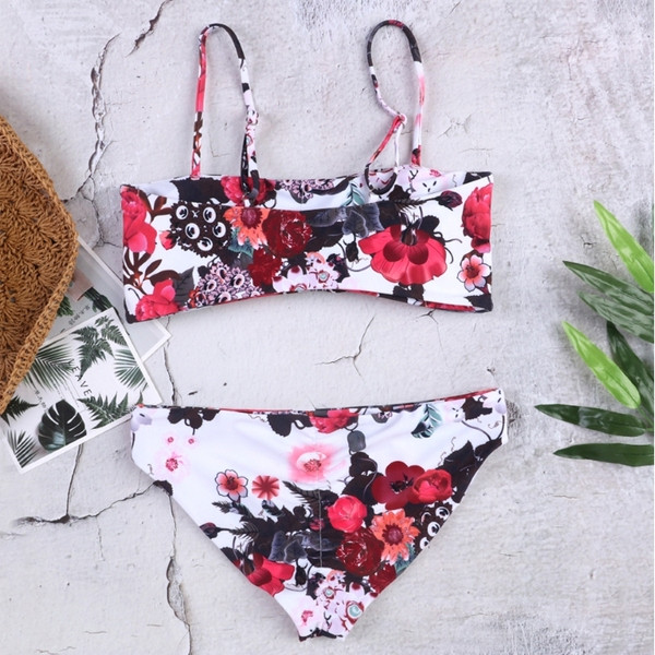 Costum de baie modern cu panglică cu motiv floral