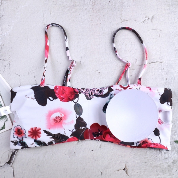 Costum de baie modern cu panglică cu motiv floral