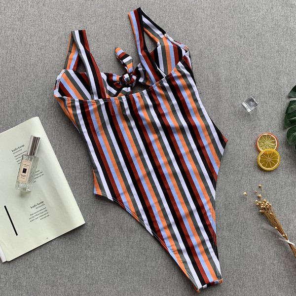 Csíkos női fürdőruha nyakkendővel