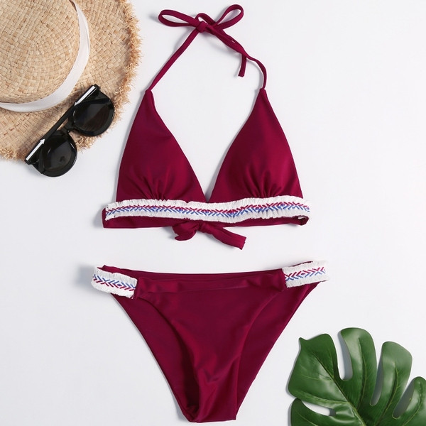 Costum de baie de dama modern cu top triunghiular in trei culori