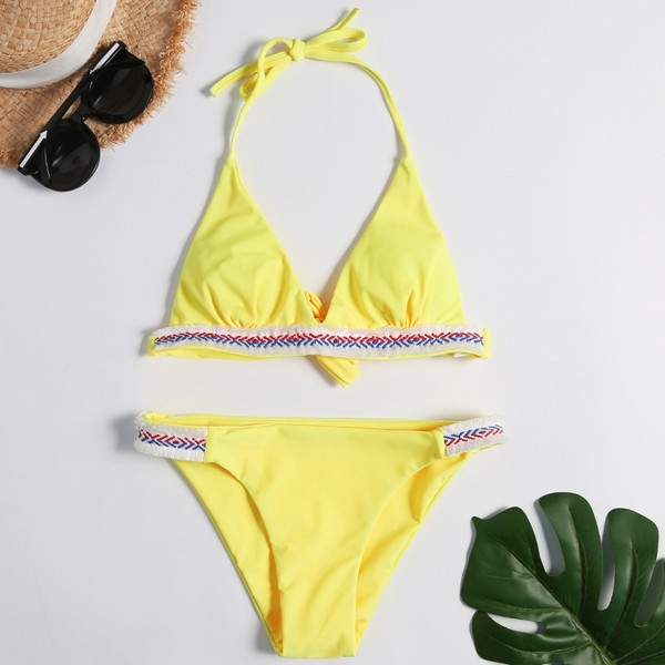 Costum de baie de dama modern cu top triunghiular in trei culori