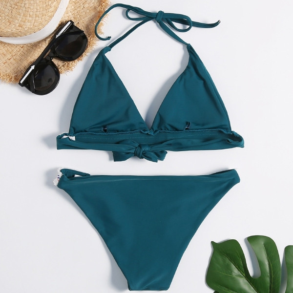 Costum de baie de dama modern cu top triunghiular in trei culori