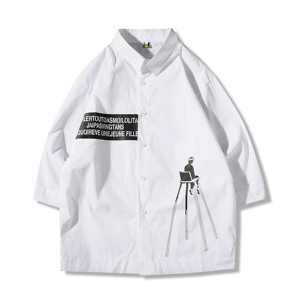 Cămașă modernă de damă cu inscripție și decolteu în formă de O în alb și negru