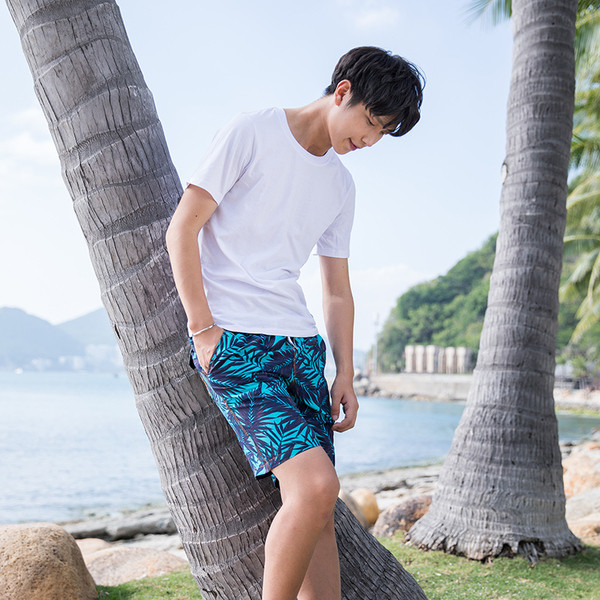 Férfi fürdőruha virágos motívumokkal