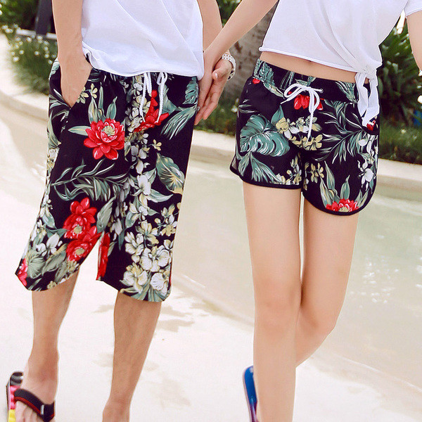 Modern férfi fürdőruha virágmintával