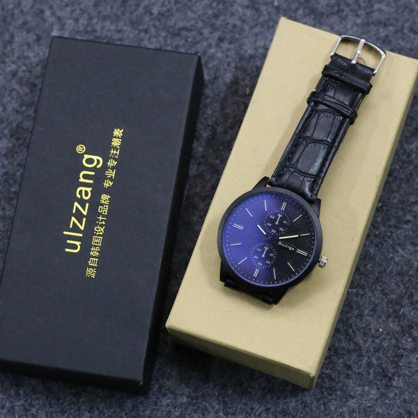 Stílusos férfi karóra bőr szíjjal, két színben