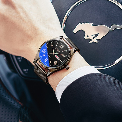 Modern férfi karóra fém elemmel több modellben