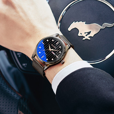 Modern férfi karóra fém elemmel több modellben