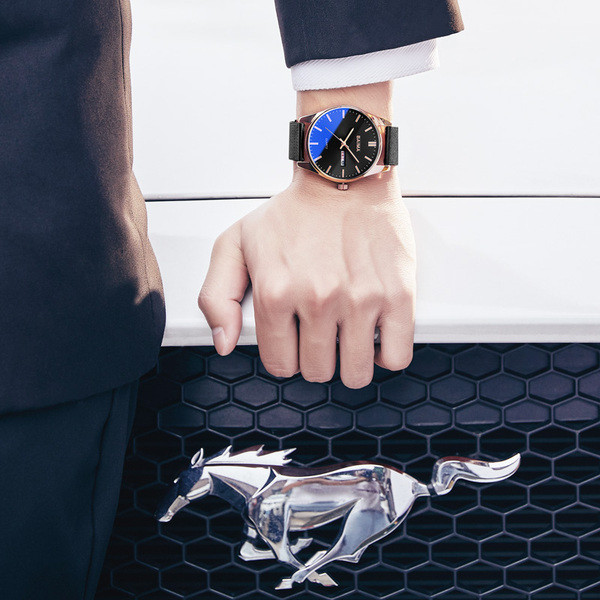 Modern férfi karóra fém elemmel több modellben