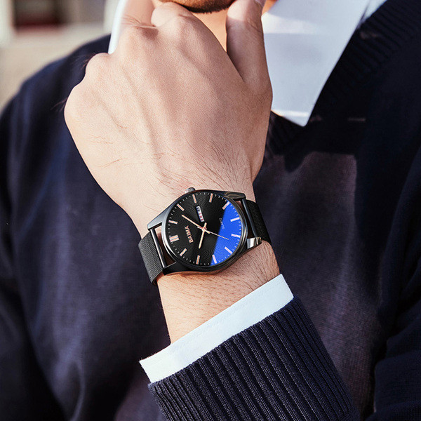 Modern férfi karóra fém elemmel több modellben