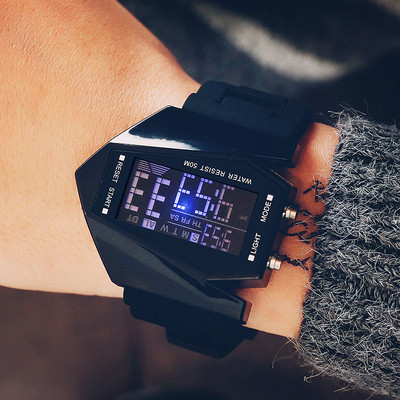 Нов модел мъжки часовник с силиконова каишка в няколко цвята