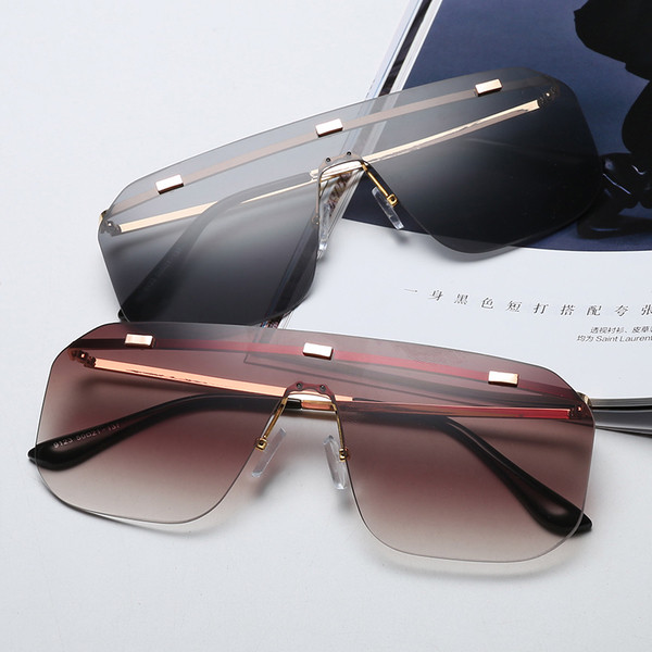 Νέα μοντέρνα γυαλιά ηλίου σε διάφορα χρώματα