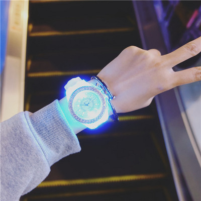 Férfi és női izzó kövekkel díszített óra