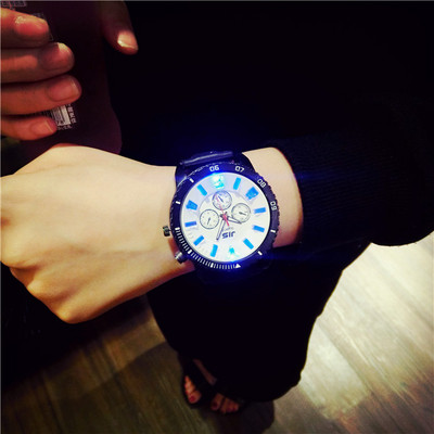 Férfi és női izzó kövekkel díszített óra