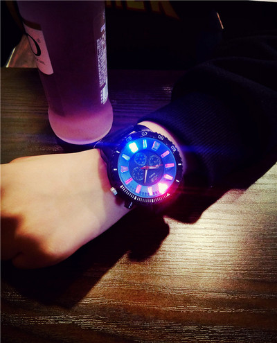 Férfi és női izzó kövekkel díszített óra