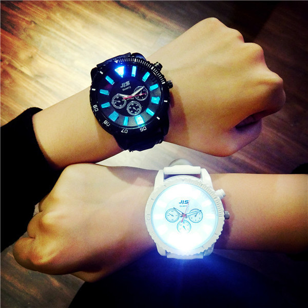 Férfi és női izzó kövekkel díszített óra