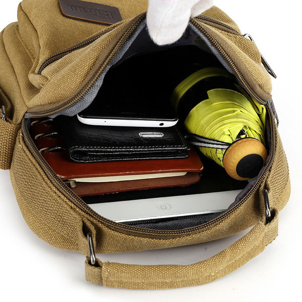 Geanta barbatesti cu emblema si fermoar in patru culori