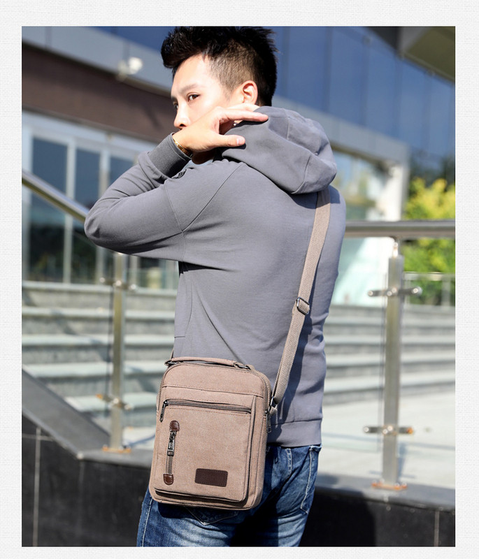 Geanta barbatesti cu emblema si fermoar in patru culori