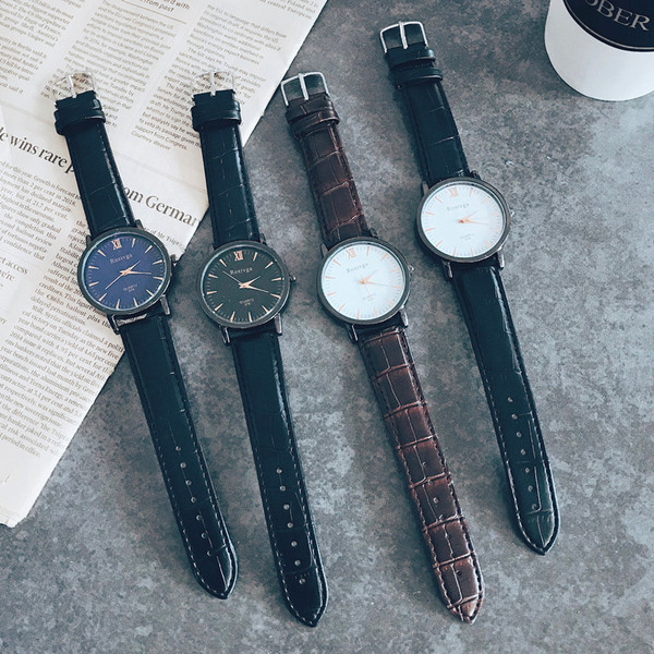 Ceas de bărbați stilat în diferite culori și curea din piele