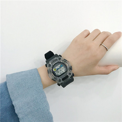 Modern karóra férfiak és nők számára, különböző színekben