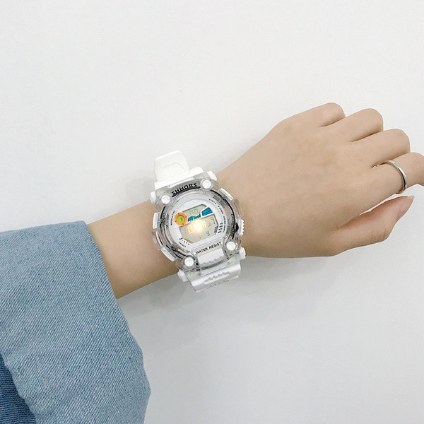 Modern karóra férfiak és nők számára, különböző színekben